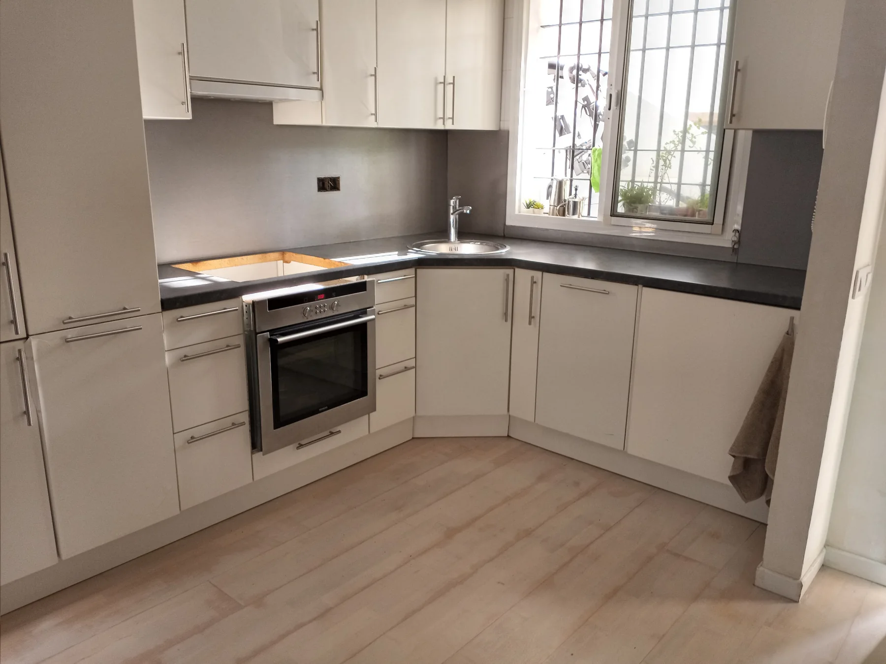 Kitchen before transformation